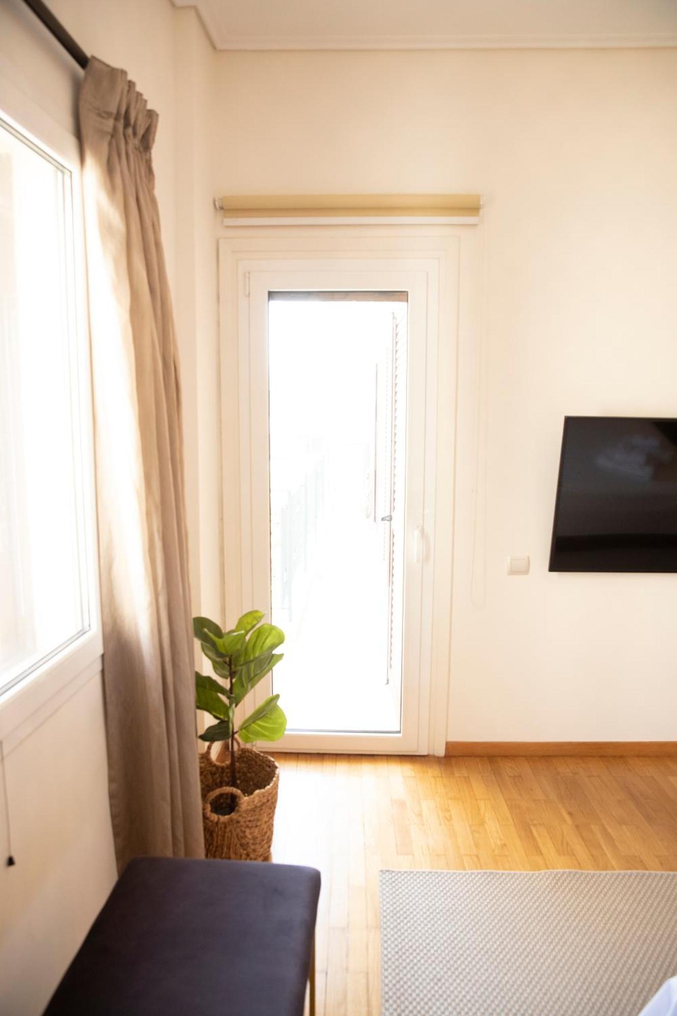 Spacious Glyfada Golf 4br -near + Shops Apartment