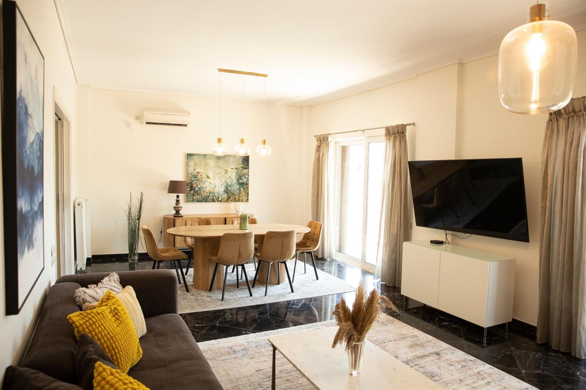 Spacious Glyfada Golf 4br -near + Shops Apartment *